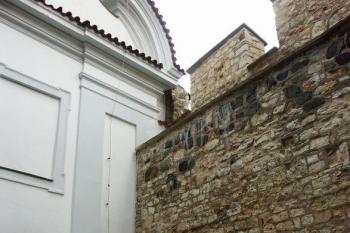 napojení kostela na Hladovou zeď (© Milan Caha, 08/2007)