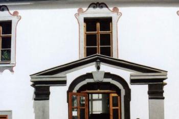 Škola (© Petr Laššák 06/2003)