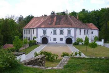 Chanovice - vstupní průčelí (© Pavel Jarý,  08.05.2007)