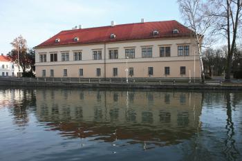 Zámek přes řeku (© Martin Kabeláč, 01/2008)