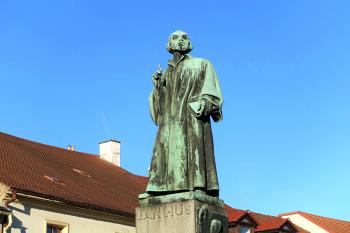 Socha Mistra Jana Husa v Roudnici nad Labem. (© Pavel Vítek  08/2020)