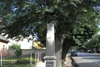 Pomník samostatného Československa ve Zlonicích u Slaného. (© Pavel Vítek  08/2026)