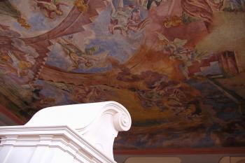 nástropní freska (© Alena Volná, 10/2002)