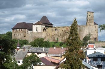 hrad od hřbitova ( © Milan Caha 10/2010)