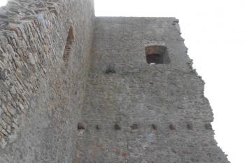 Velký donjon, kamenné konzoly, které nesly přízední trám pro ukotvení stropu (© Jan Večeřa, 06/2015)