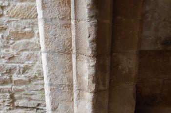 Detail ostění vnitřního oblouku dnešní 1. brány (© Jan Večeřa, 07/2015)