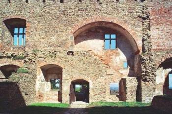 členitá zeď v novém paláci (© Miroslav Rybáček, 09/2006)