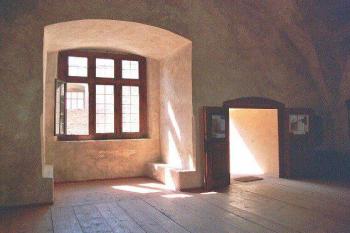 okno místnosti ve věži Samson (© Miroslav Rybáček, 09/2006)