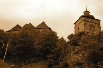 Pohled z amfiteatru v podhradí ( © Petr Turyna 06/2004)