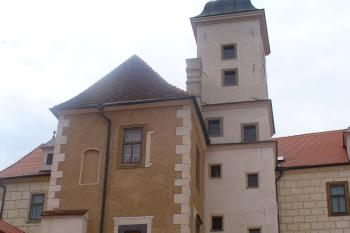 Západní křídlo z nádvoří (© Tomáš Hrebík, 07/2011)