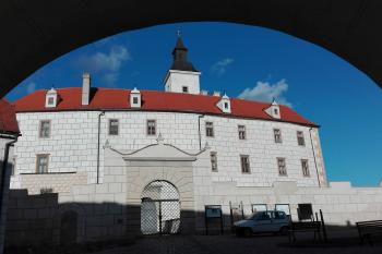 Jižní fronta starého zámku (© Jiří Černý, 05/2017)