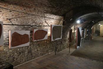 Expozice skalních maleb (© Jiří Černý, 08/2017)