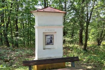 Výklenková kaplička sv. Kajetána u Stádlce v okrese Tábor. (© Pavel Vítek  08/2024)