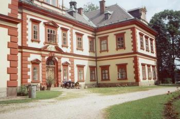 Zámek (© Radmila Chalupová 08/2002)