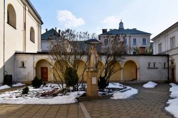  (By Zygmunt Put - Own work, CC BY-SA 4.0, https://commons.wikimedia.org/w/index.php?curid=100397686)
