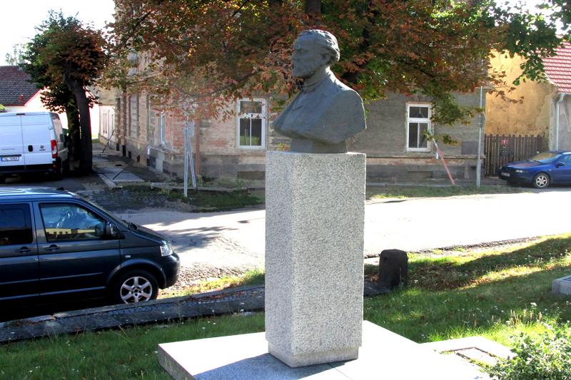 busta Antonína Dvořáka busta Antonína Dvořáka