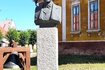Busta Antonína Dvořáka ve Zlonicích u Slaného. (© Pavel Vítek  08/2026)
