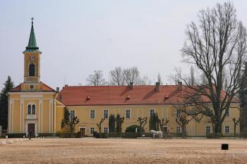 Hlavní průčelí ( © Luděk Pitter 03/2007)