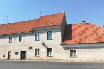 Velká hospoda ve Zlonicích u Slaného. (© Pavel Vítek  08/2026)