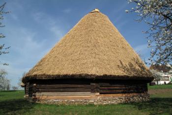 historická stodola v areálu skanzenu  ( © Jan P. Štěpánek 04/2013)