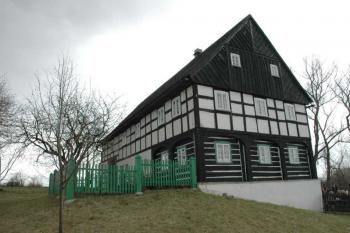 Jedna z chalup ( © Aleš Marek 04/2006)