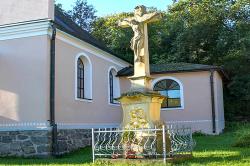 kříž u kaple
