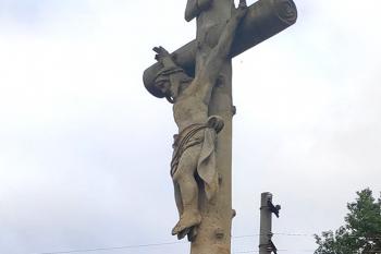 Kříž na křižovatce v Postřelmově u Šumperka. (© Pavel Vítek  09/2026)