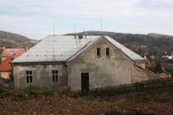Bývalá fara z roku 1861 ( © Ivan Grisa 11/2009)