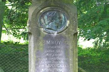 Hrob F. B. Mikovce ve Sloupu v Čechách. (© Pavel Vítek  10/2025)
