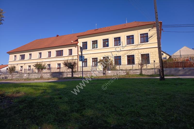 historická budova bývalé školy historická budova bývalé školy
