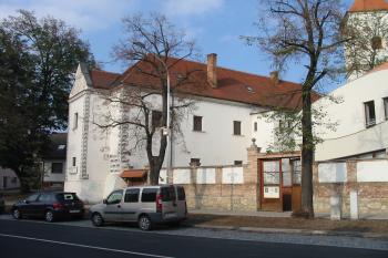pohled na jv.část tzv.zámku (© D Dohňanský, 11/2014)
