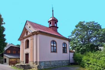Kaple sv. Antonína Paduánského v Radvanci u Nového Boru. (© Pavel Vítek 10/2025)