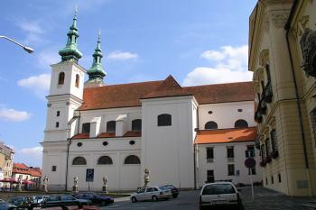 Pohled od nové radnice ( © Roman Řezáč 07/2004)