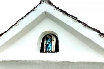 Výklenková kaple sv. Aloise Gonzagy ve Skalce u Doks. (© Pavel Vítek  09/2026)