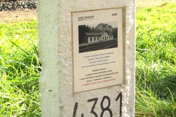 Památník připomínající první železniční nádraží v Kralupech n. Vlt. (© Pavel Vítek  10/2026)