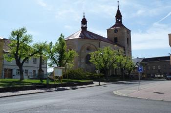 kostel Narození Panny Marie (© František Kinař, 04/2012)