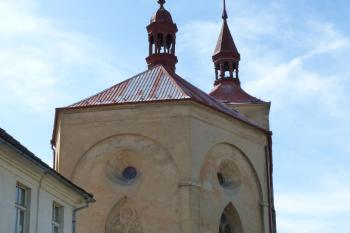 kostel Narození Panny Marie (© František Kinař, 04/2012)