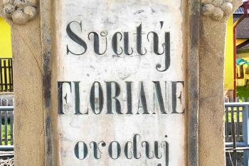 Sloup se sochou sv. Floriána v Bludově u Šumperka. (© Pavel Vítek  09/2026)