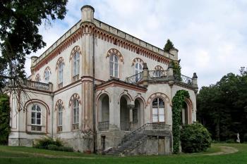 Severovýchodní nároží. (© Pavel  Vlach, 07/2013)
