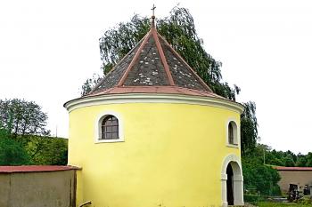 Hřbitovní kaple v Horních Heřmanicích v okrese Ústí nad Orlicí. (© Pavel Vítek  09/2026)