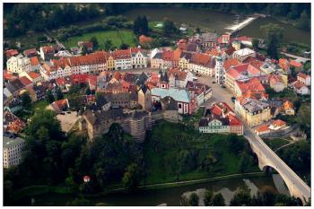 Loket - letecký snímek ( © Radovan Smokoň 09/2006)
