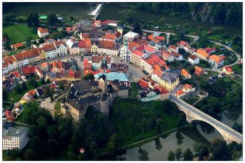 Loket - letecký snímek ( © Radovan Smokoň 09/2006)