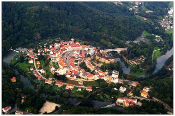 Loket - letecký snímek ( © Radovan Smokoň 09/2006)