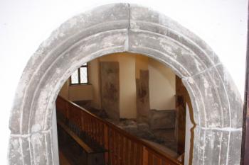 Portál přenesený z někdejšího kostela sv. Jiří na Robečském předměsí ( © Ivan Grisa 11/2009)