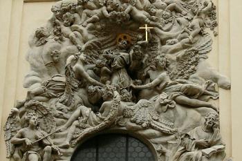 glorifikace sv. Františka Serafinského  na průčelí klášterního kostela, O. Mosto, cca 1695 (© Petr Turyna 02/2006)