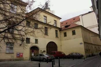 zadní trakt kláštera ( © Milan Caha 12/2007)