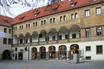 Renesanční perla Týna - palác Granovských ( © Petr Turyna 02/2006)