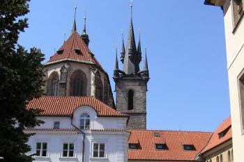 Pohled na západní část nádvoří Ungeltu ( © Jan P. Štěpánek 07/2007)
