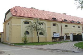 Areál zámku ( © Petr Turyna 04/2004)