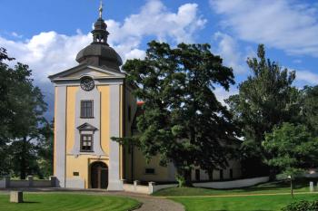 Zámek Ctěnice ( © Pavel Vítek 07/2009)